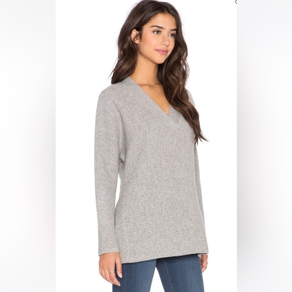 Vince,Traveling  Rib V Neck Sweater in
Heather Steel. Cashmere blend. - Picture 3 of 15